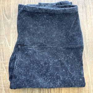 Stonewashed leggings.